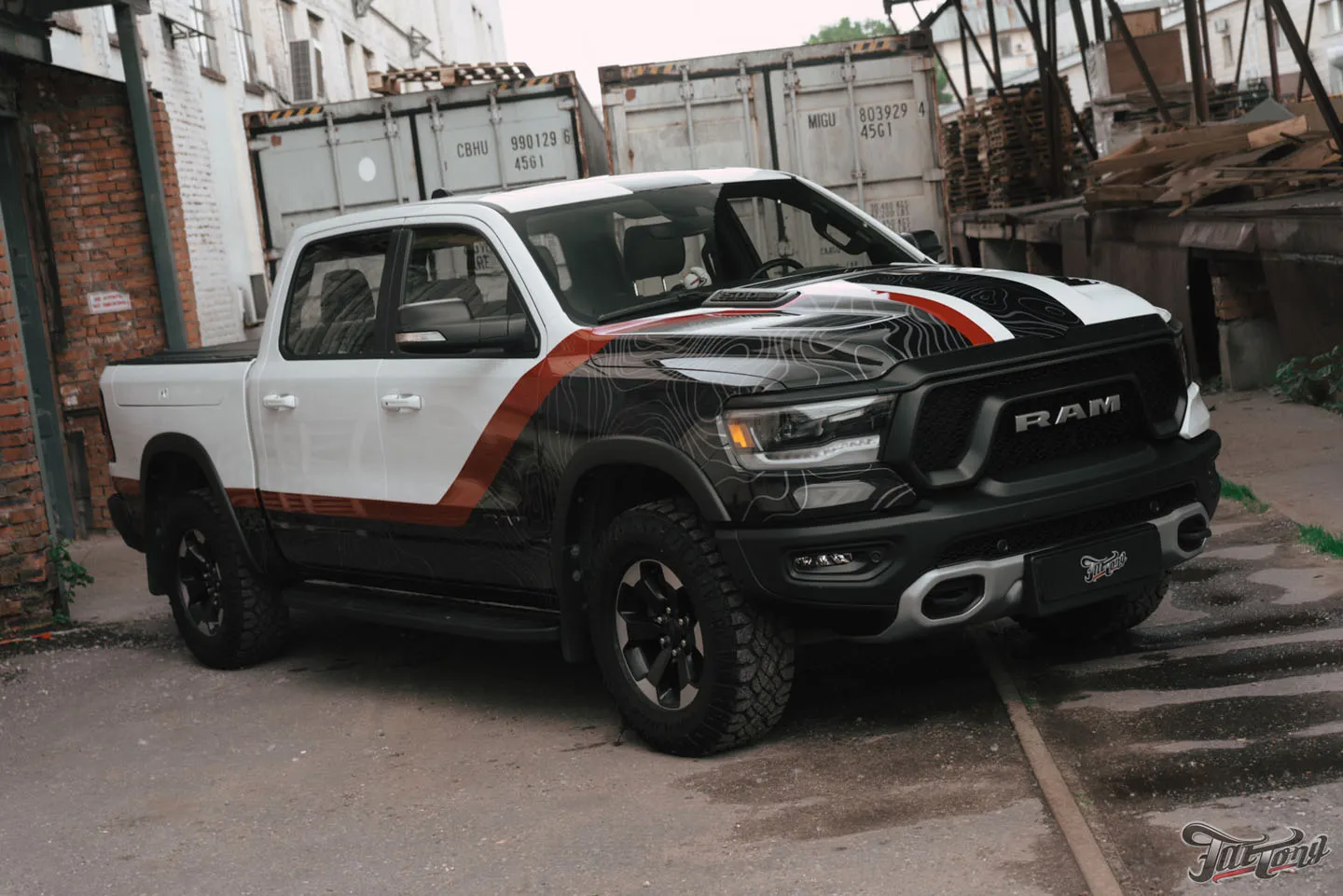 Оклейка в дизайн и защита полиуретаном RAM 1500 Rebel